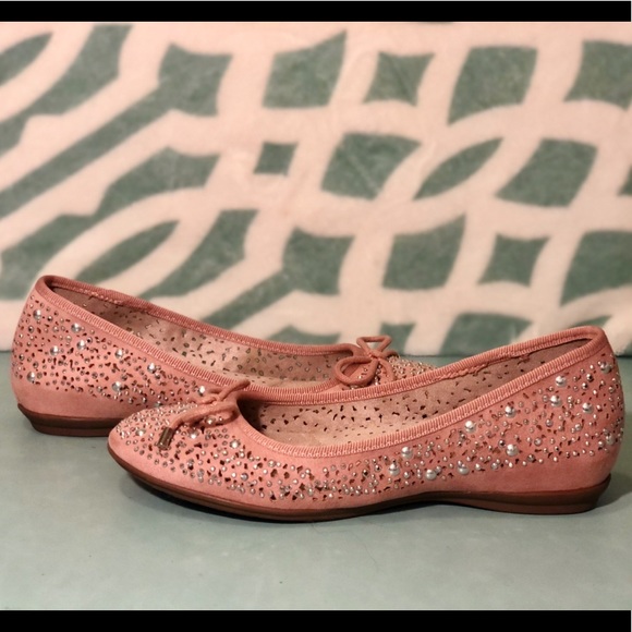 Cliffs by White Mountain Myriam Flats - Picture 3 of 8